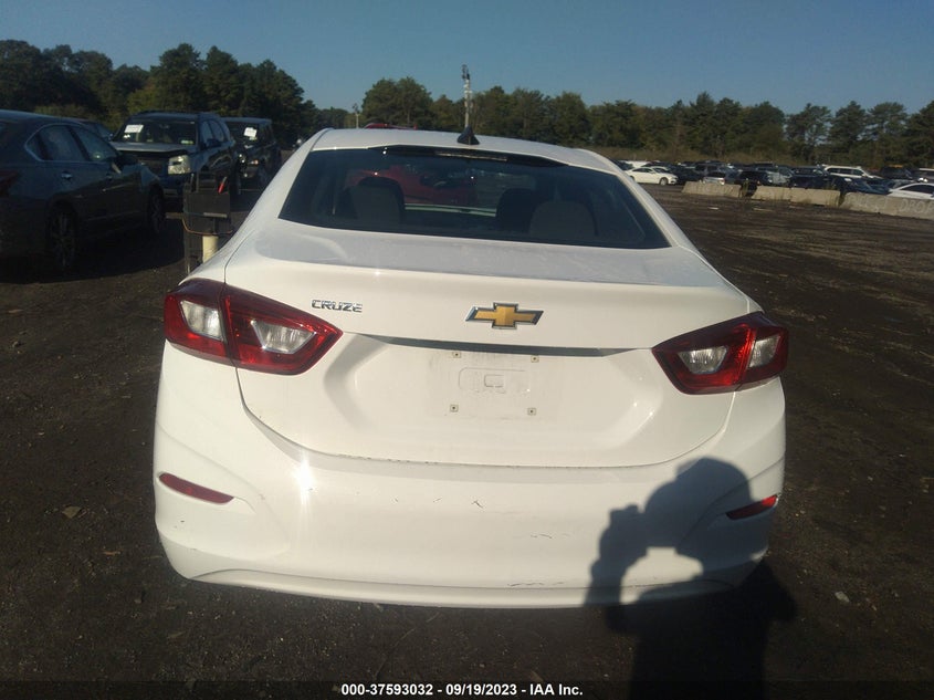 VIN 1G1BC5SM2J7188213 2018 CHEVROLET CRUZE LS