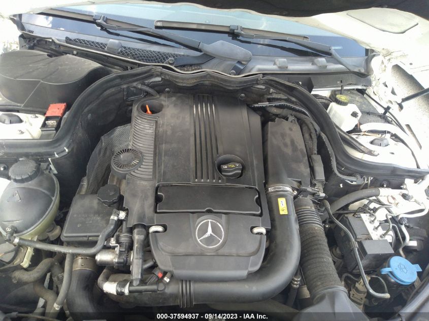 2013 MERCEDES-BENZ C 250 SPORT/LUXURY WDDGF4HB5DA776401