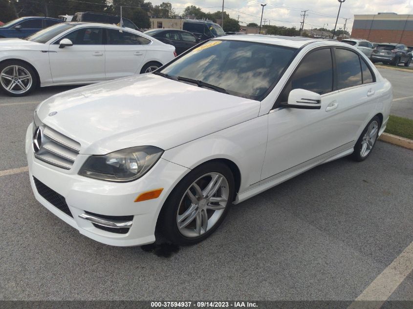 2013 MERCEDES-BENZ C 250 SPORT/LUXURY WDDGF4HB5DA776401