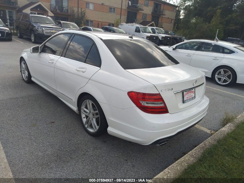 2013 MERCEDES-BENZ C 250 SPORT/LUXURY WDDGF4HB5DA776401