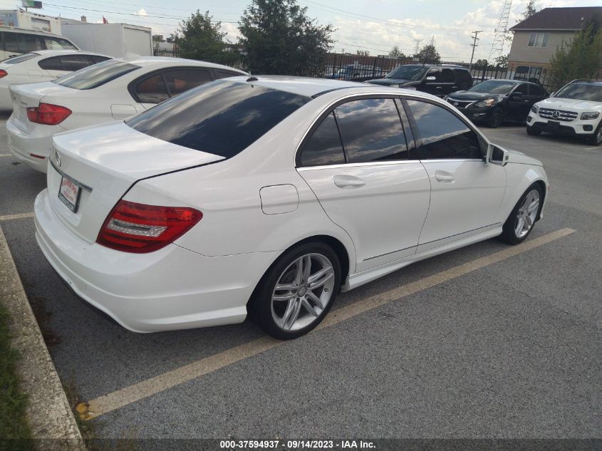 2013 MERCEDES-BENZ C 250 SPORT/LUXURY WDDGF4HB5DA776401