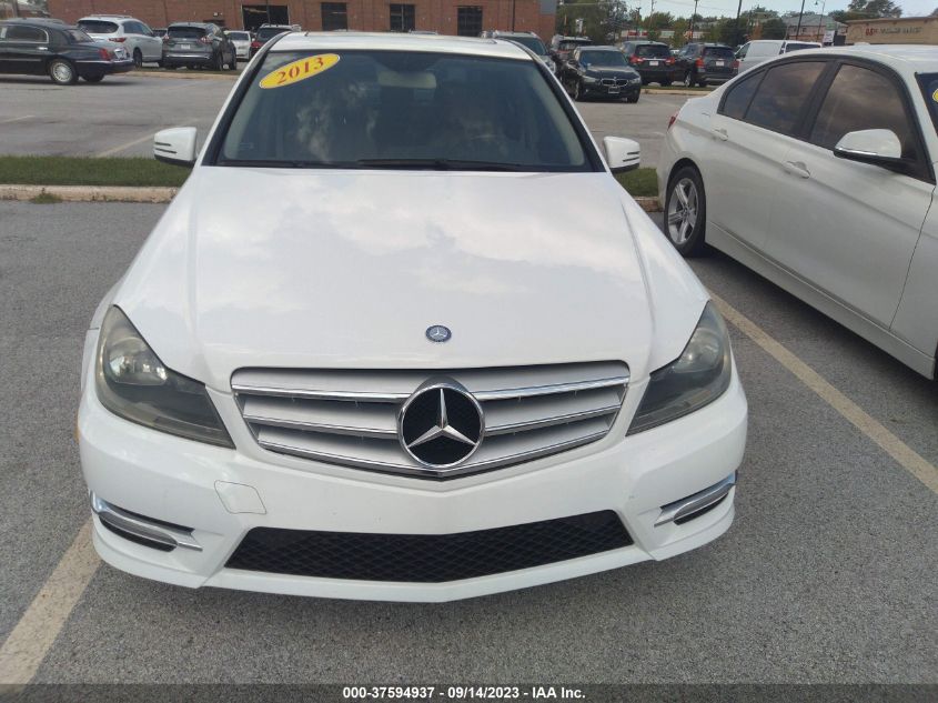 2013 MERCEDES-BENZ C 250 SPORT/LUXURY WDDGF4HB5DA776401