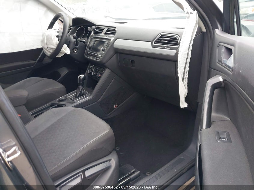 VIN 3VV0B7AX3KM025099 2019 VOLKSWAGEN TIGUAN S