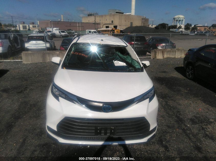 2022 TOYOTA SIENNA LE - 5TDKRKEC2NS101591