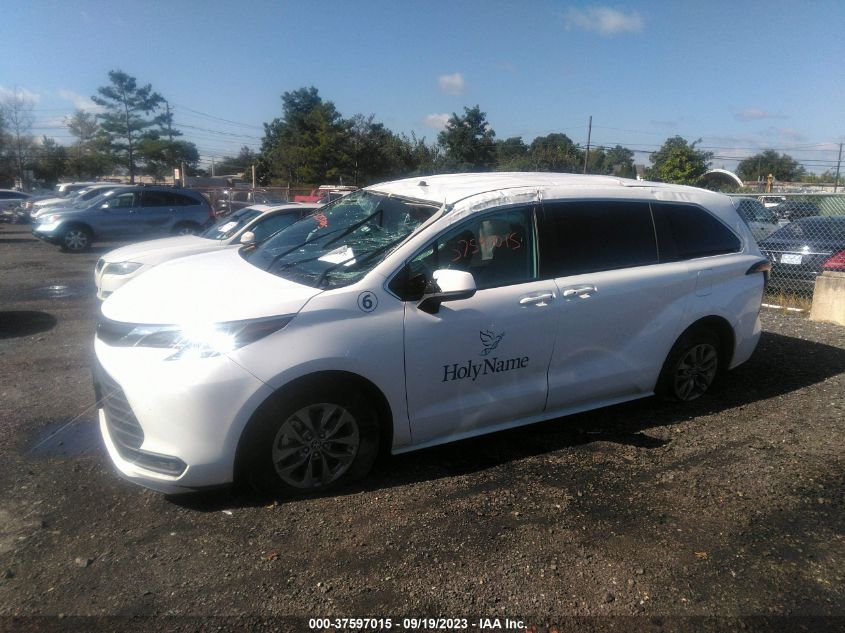 2022 TOYOTA SIENNA LE - 5TDKRKEC2NS101591