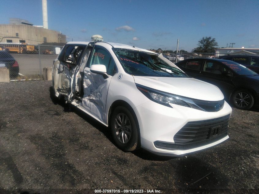 2022 TOYOTA SIENNA LE - 5TDKRKEC2NS101591