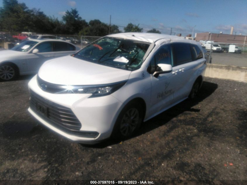 2022 TOYOTA SIENNA LE - 5TDKRKEC2NS101591