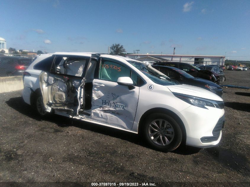 2022 TOYOTA SIENNA LE - 5TDKRKEC2NS101591