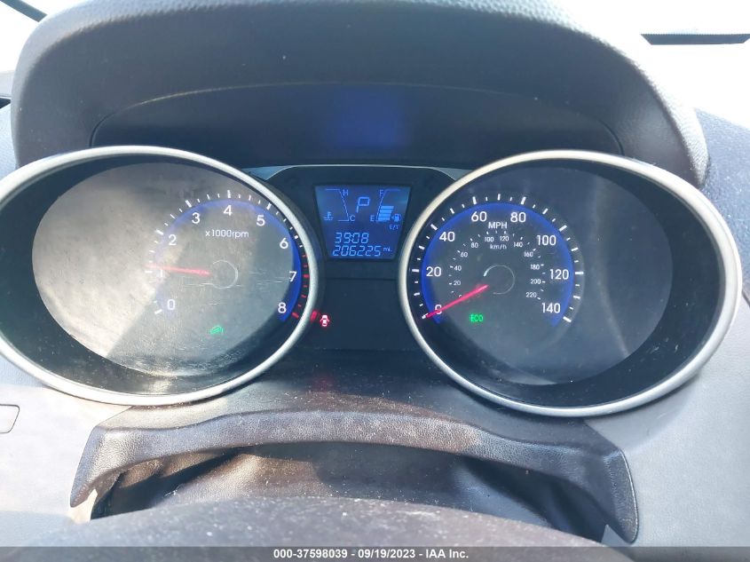 2014 HYUNDAI TUCSON SE - KM8JUCAG2EU865490