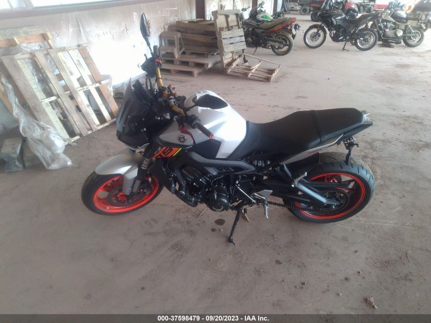 2017 YAMAHA FZ09 JYARN53E8HA002383