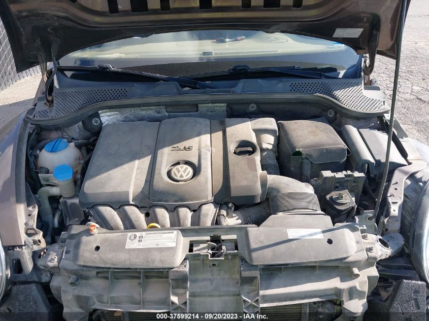 2013 VOLKSWAGEN BEETLE CONVERTIBLE 2.5L W/TECH 3VW5X7AT3DM825081