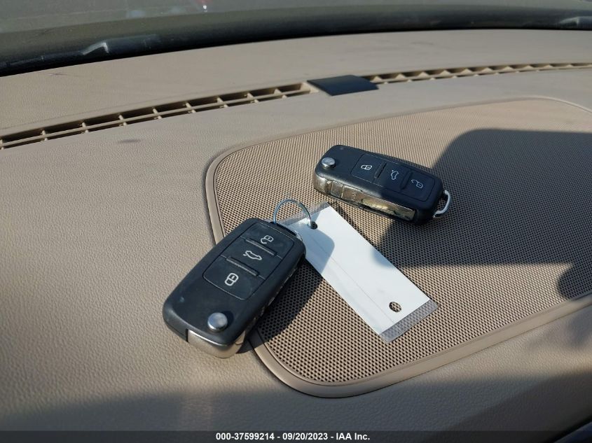 2013 VOLKSWAGEN BEETLE CONVERTIBLE 2.5L W/TECH 3VW5X7AT3DM825081