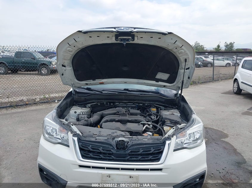 VIN JF2SJAAC1JH586068 2018 SUBARU FORESTER