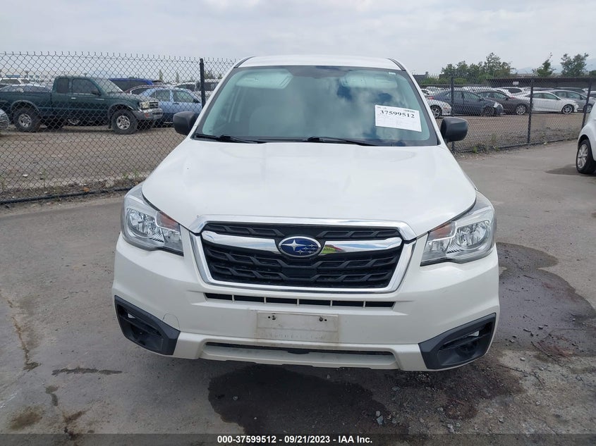 VIN JF2SJAAC1JH586068 2018 SUBARU FORESTER