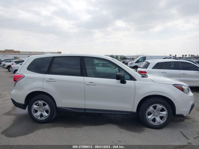 VIN JF2SJAAC1JH586068 2018 SUBARU FORESTER