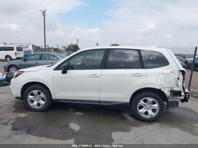 VIN JF2SJAAC1JH586068 2018 SUBARU FORESTER