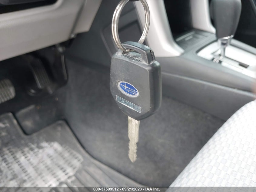 VIN JF2SJAAC1JH586068 2018 SUBARU FORESTER