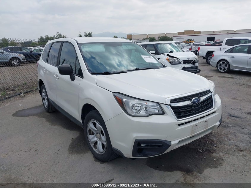 VIN JF2SJAAC1JH586068 2018 SUBARU FORESTER