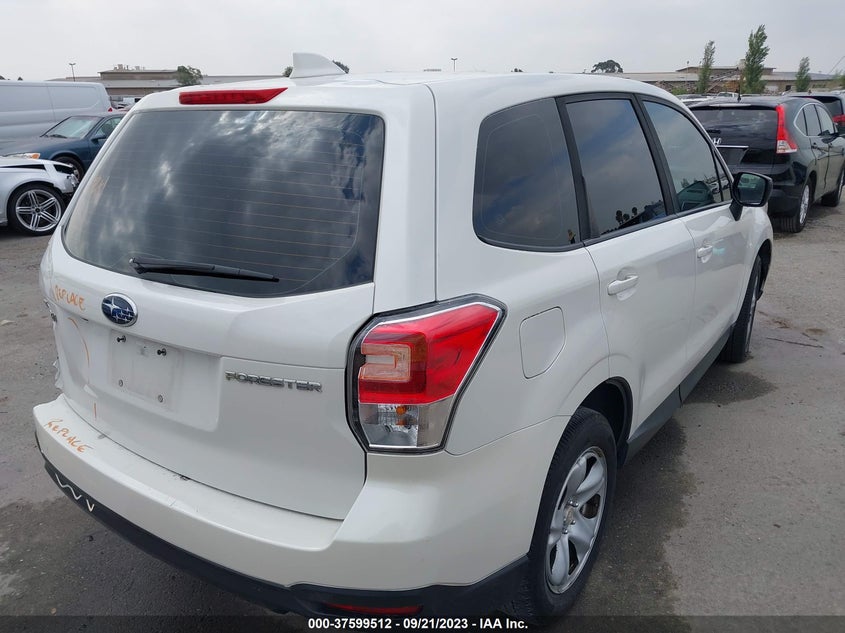 VIN JF2SJAAC1JH586068 2018 SUBARU FORESTER