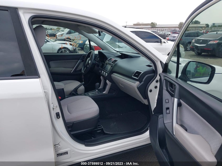 VIN JF2SJAAC1JH586068 2018 SUBARU FORESTER