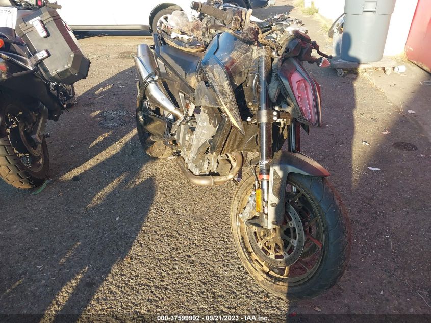 2021 KTM 890 DUKE R VBKTU9406MM812142