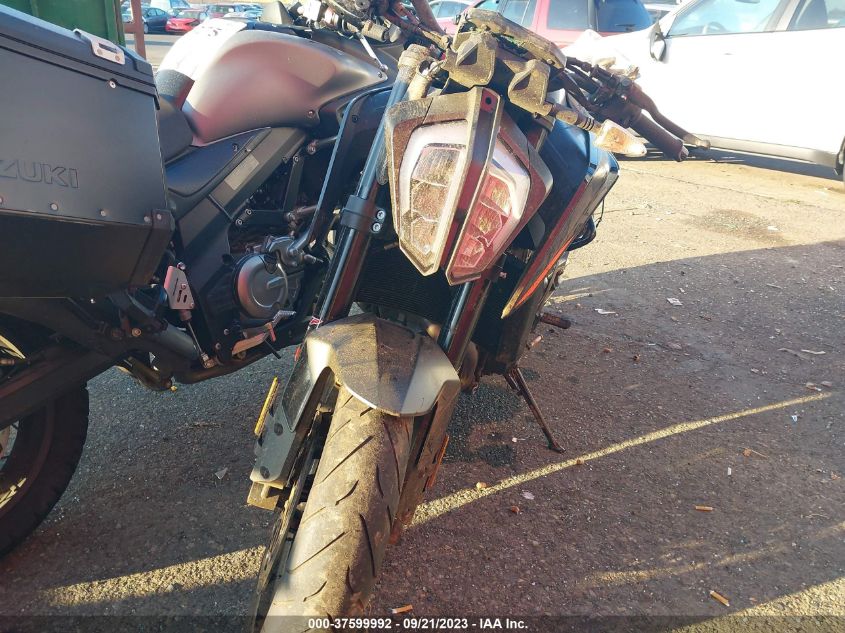 2021 KTM 890 DUKE R VBKTU9406MM812142
