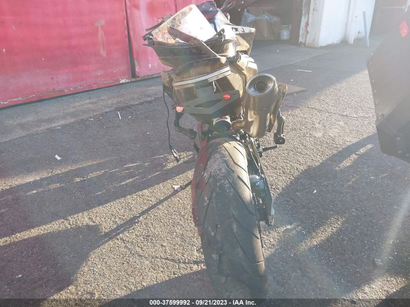 2021 KTM 890 DUKE R VBKTU9406MM812142