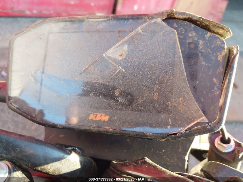 2021 KTM 890 DUKE R VBKTU9406MM812142