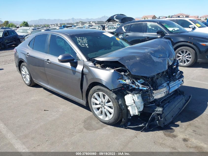 2018 TOYOTA CAMRY LE/SE/XLE/L - 4T1B11HK1JU600825