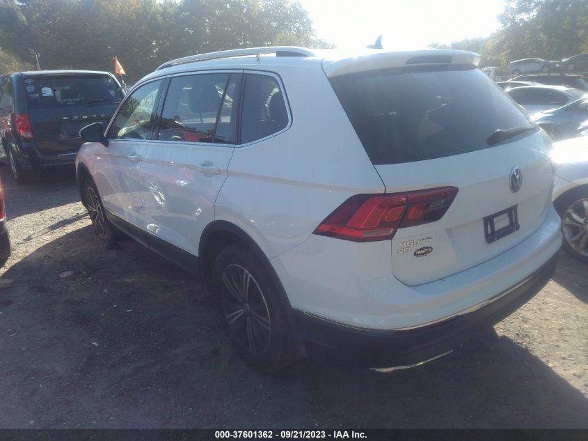 3VV2B7AX3KM011745 Volkswagen Tiguan SE/SEL/SEL R-LINE JET-BLA 3