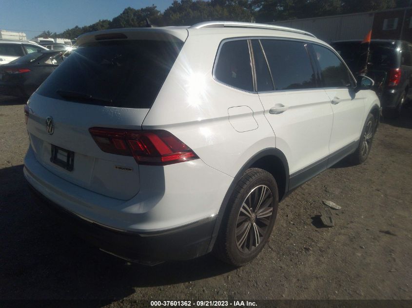 3VV2B7AX3KM011745 Volkswagen Tiguan SE/SEL/SEL R-LINE JET-BLA 4