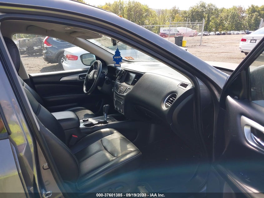 VIN 5N1DR2MM8HC681367 2017 NISSAN PATHFINDER SL