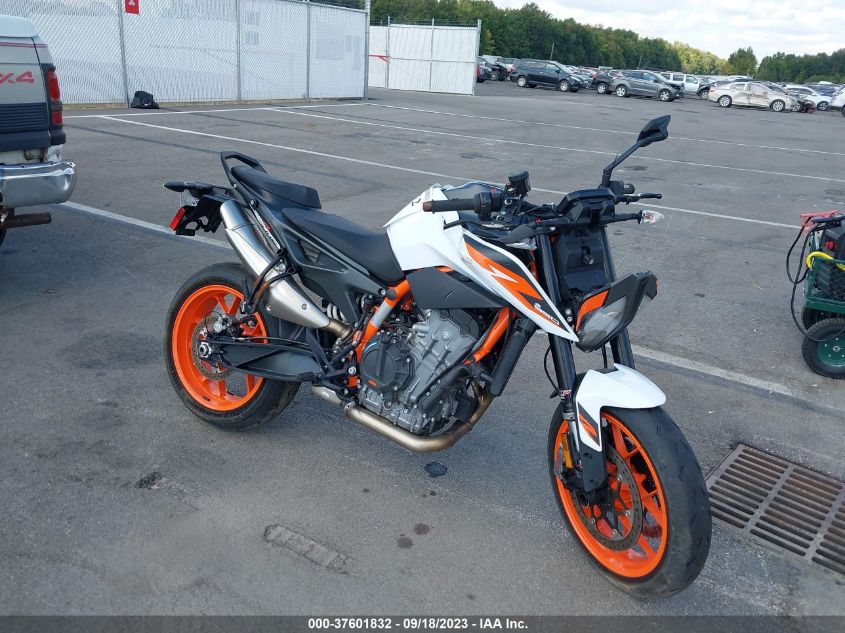 2021 KTM 890 DUKE R - VBKTU9406MM806521