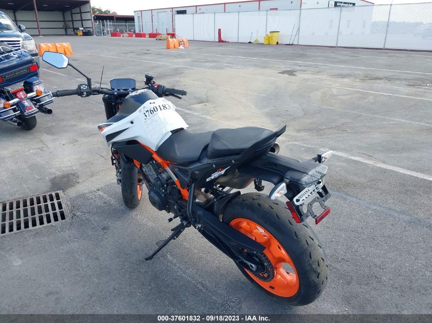 2021 KTM 890 DUKE R - VBKTU9406MM806521