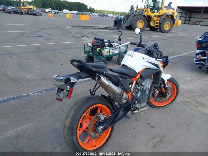 2021 KTM 890 DUKE R - VBKTU9406MM806521