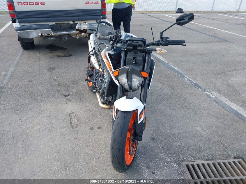 2021 KTM 890 DUKE R - VBKTU9406MM806521