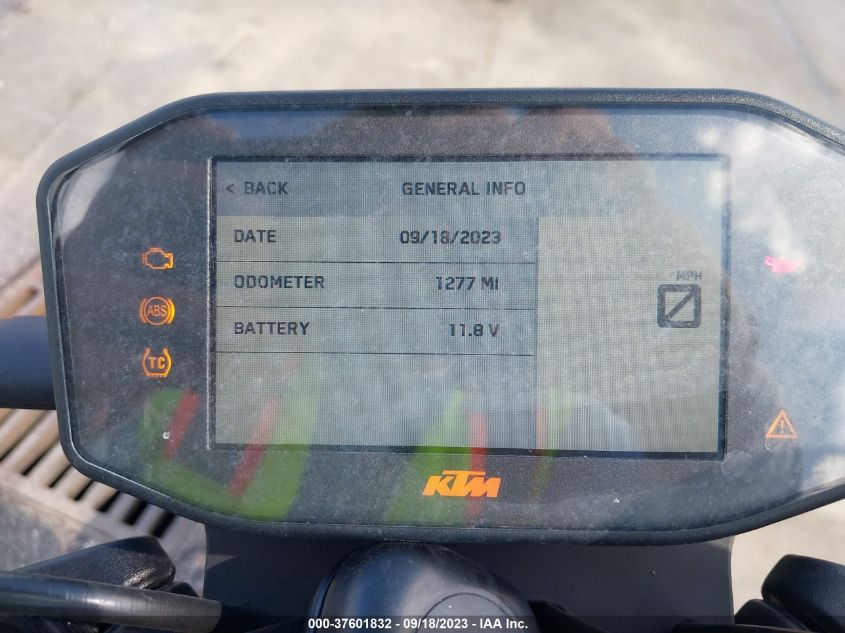 2021 KTM 890 DUKE R - VBKTU9406MM806521