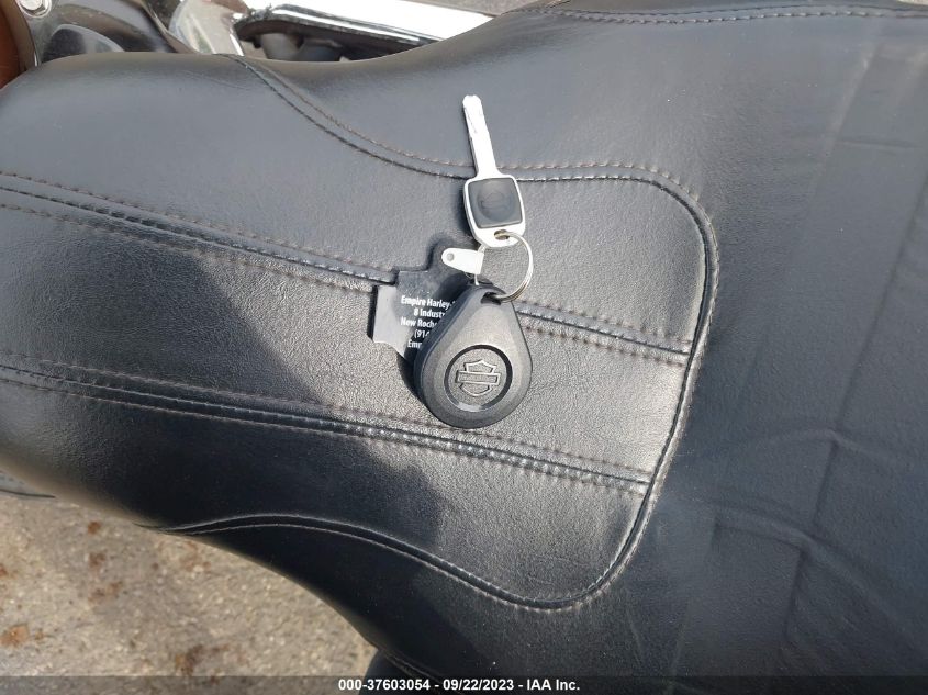 2019 HARLEY-DAVIDSON FLHCS 1HD1YBK26KB056506