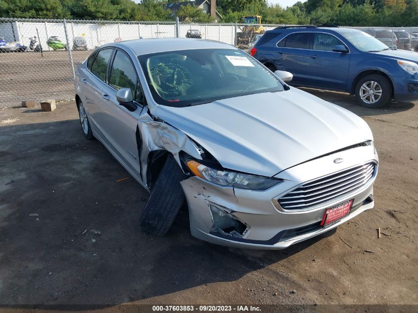 3FA6P0LU7KR143881 Ford Fusion Hybrid SE