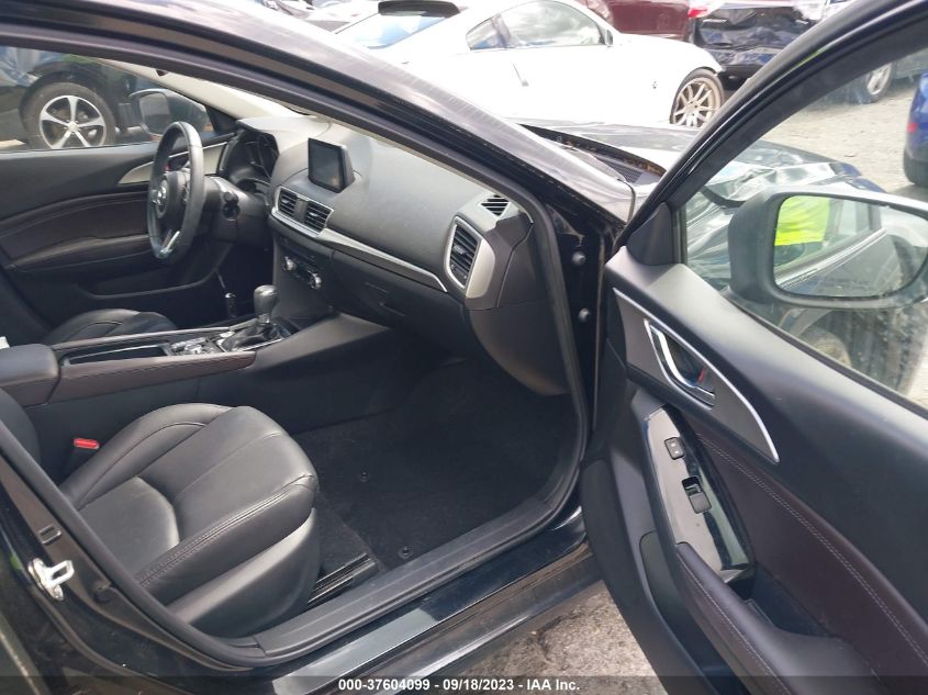 2018 MAZDA MAZDA3 4-DOOR TOURING 3MZBN1V33JM250167