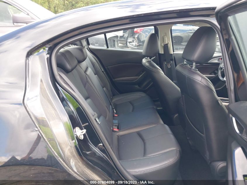 2018 MAZDA MAZDA3 4-DOOR TOURING 3MZBN1V33JM250167