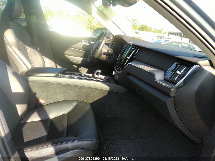 VIN YV4L12RV1P1239918 2023 VOLVO XC60 CORE