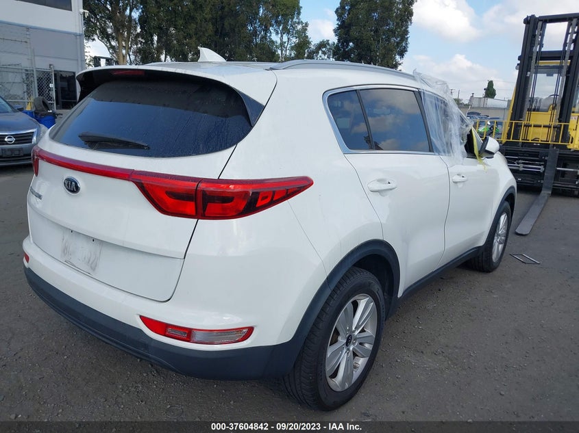 VIN KNDPM3AC7J7459094 2018 KIA SPORTAGE LX