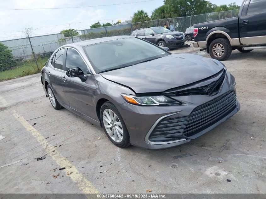 2022 TOYOTA CAMRY LE - 4T1C11AK1NU617631