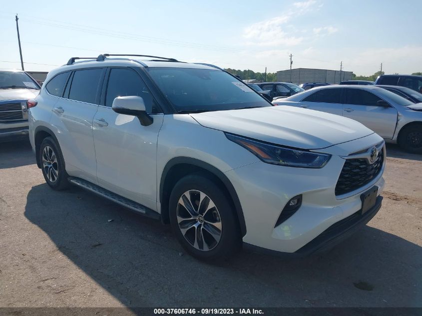 2021 TOYOTA HIGHLANDER XLE - 5TDGZRAH1MS529909