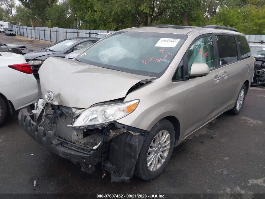 5TDYK3DC9FS639096 2015 TOYOTA SIENNA, photo no. 2