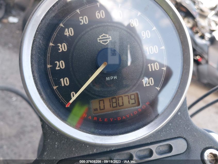 2014 HARLEY-DAVIDSON XL883 IRON 883 - 1HD4LE21XEC451257