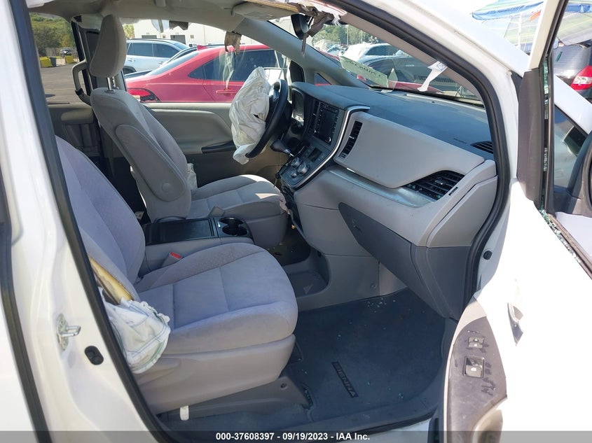 VIN 5TDKZ3DC6LS059950 2020 TOYOTA SIENNA LE