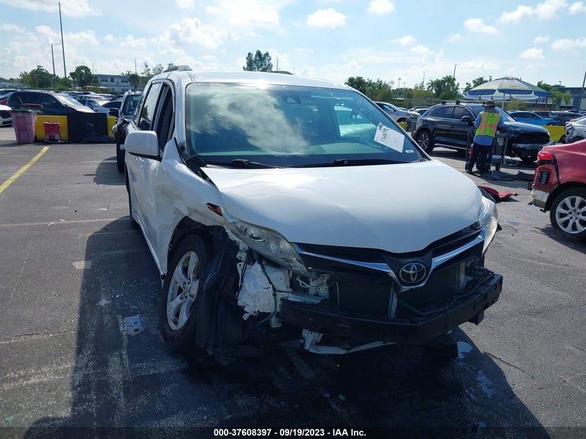 VIN 5TDKZ3DC6LS059950 2020 TOYOTA SIENNA LE