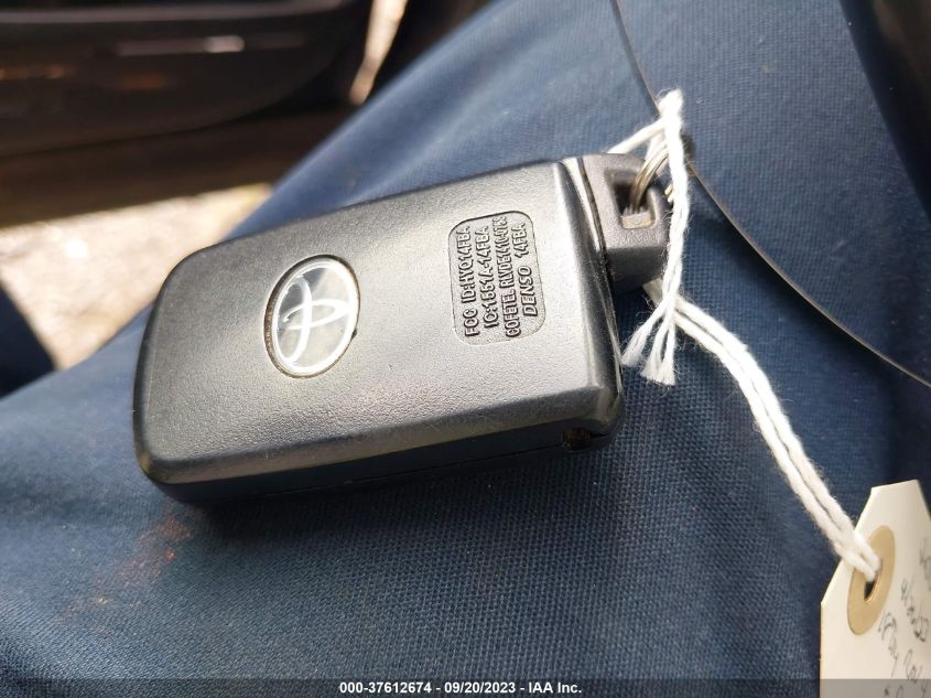 2018 TOYOTA RAV4 SE - JTMJFREV7JJ257325
